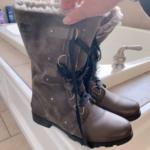 Sorel Women’s boots barely worn!! Size 8.5